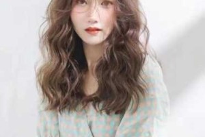 热烫后头发怎么样打理（女士烫发后怎么打理卷发）