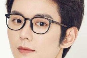 脸小的男生适合什么眼镜（脸小眼睛小的男生适合戴什么眼镜）