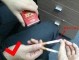 给朋友递烟该怎么递，手势是什么,怎么发烟有礼貌