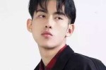 长下巴适合什么发型男（男生脸太长下巴太尖怎么办）