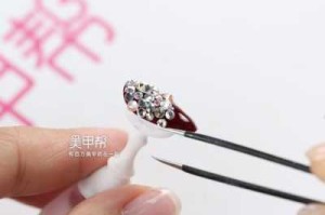 什么胶可以粘甲片也可以粘钻,美甲怎么粘钻更牢固