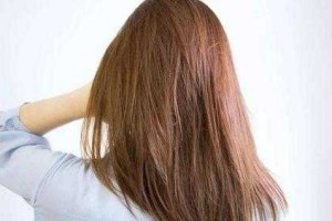 头发烫过后毛躁怎么变得柔顺光滑,烫过头发毛躁怎么办小妙招