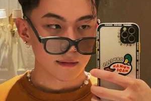 瘦长脸男生适合什么发型（瘦长脸男生适合什么发型图片）