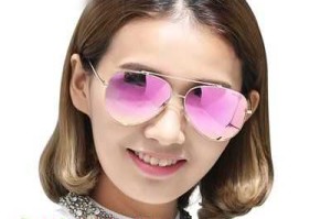 圆脸微胖适合什么发型（请问一个圆脸，脸微胖，皮肤白，戴眼镜的女孩适合什么样的短发发型）