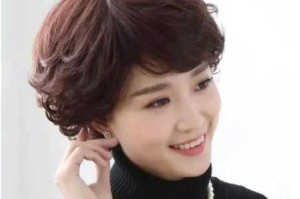 今年流行什么发行女（50岁今年流行啥发型）