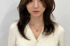 女生剪什么头发好看（发线高的女生剪什么头发好看）