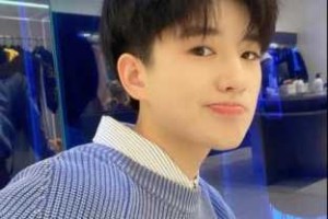 男生什么刘海好看（男生刘海往哪边比较好看）