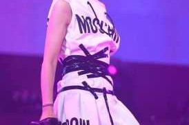 杨千嬅野孩子最早是出自哪一张专辑？杨千嬅野,杨千嬅为什么喜欢紫色头发