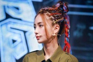 彩虹辫怎么扎（彩虹辫怎么扎扎的头上的长的怎么扎）