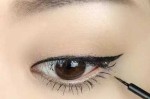 怎样画眼线不晕染,怎么画眼线才不会晕染呢