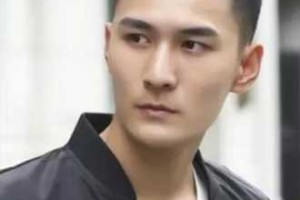 男生侧背头发型怎么吹（男生侧背头发型怎么吹好看）