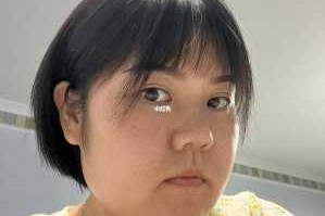 头发难看怎么办（头发剪的太短了，太难看了，怎么补救）