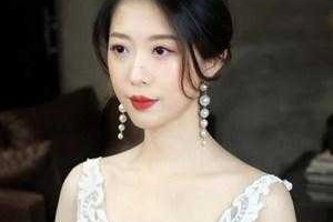 订婚适合什么发型图片（订婚耳饰推荐）