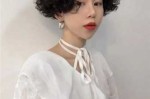 女生卷发短发发型,今年流行什么烫发2023