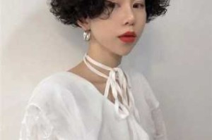 女生卷发短发发型,今年流行什么烫发2023