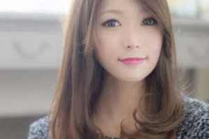 方额头的女生适合什么发型（下颚是方的适合什么发型）