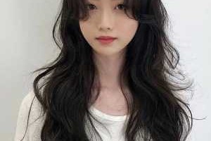 菱形脸适合蛋蛋卷发型吗,小菱形脸适合什么发型女生