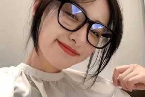 戴眼镜适合什么刘海