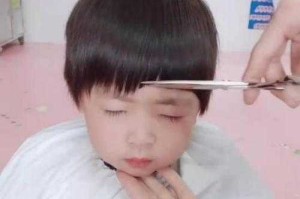 自己在家怎么给孩子剪头发（自己在家怎么给孩子剪头发女孩）