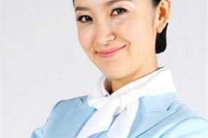 穿职业装头发怎么扎好看又简单,职业装怎么扎头发好看图片