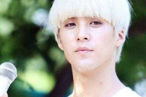 两鬓白发多适合发型,人瘦剪什么发型好看图片男人
