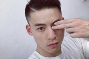 矮个子男生适合什么发型（个子小男生适合背头吗）