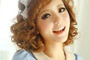 流行的沙宣短中发烫发发型,沙宣头怎么烫好看图片