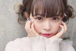 圆脸发型怎么扎显脸小（圆脸头发怎么扎双丸子头）