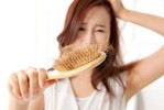 梳头不掉头发洗头为什么会掉头发,梳头掉头发是什么原因引起的