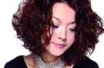 流行的沙宣短中发烫发发型,最近流行什么烫发女