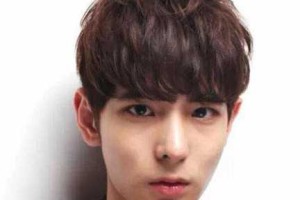 18岁适合烫什么发型（18岁适合烫什么发型男）