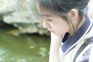 丸子头穿什么衣服好看（穿校服扎丸子头怎么才好看）