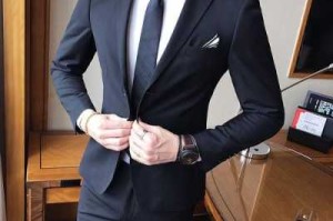穿西装适合什么发型（穿西装适合什么发型男）