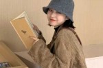 什么颜色的头发显脸白（什么颜色的毛线帽显脸白）