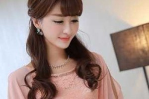 怎么梳长头发（如何用调侃或幽默的方式，赞美女人秀发长得长）