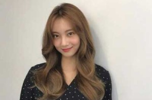 圆脸适合什么大卷（圆脸适合什么大卷发型）