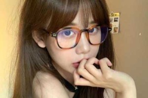 大脸眼睛戴什么眼镜,