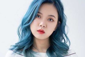 脸大染什么颜色的头发好看（脸大的人适合染什么颜色的头发）