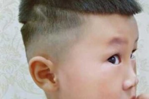 两个头顶的男孩适合什么发型,小男孩剃什么发型好看图片