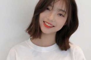 脸型小的女生适合什么发型（脸型小的女生适合什么发型短发）