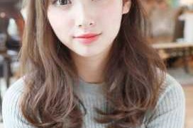 女生的头发怎么变长（女生的头发怎么变长一点）