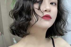 为什么一到冬天头发就不好梳,冬季梳什么发型好看女
