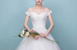 方圆脸适合的婚纱造型,v领婚纱适合什么发型