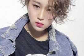 鸭蛋脸适合什么发型女（鸭蛋脸的男生适合什么发型）