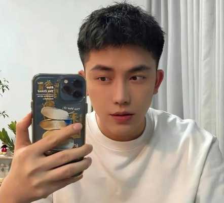男生留什么发型好看（15岁初一男生理什么发型最最好看不烫不染）