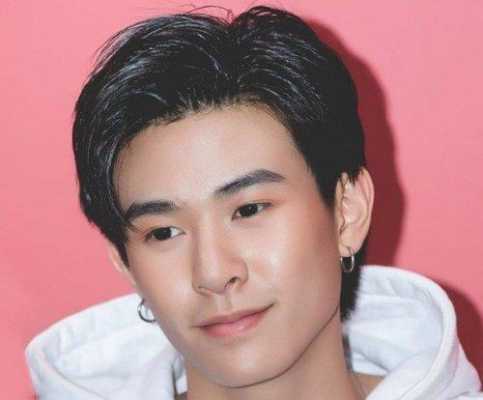 额头突，脸型长适合留什么发型,方圆脸型适合什么发型男