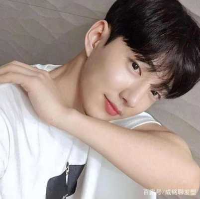 硬发质适合什么发型（男生发质硬贴头皮适合什么发型）