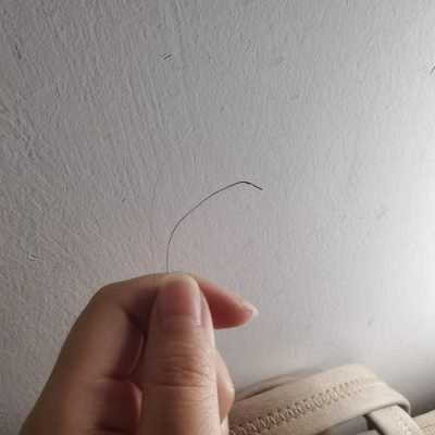 为什么我的头发长得又快又硬,有几根头发又粗又硬怎么回事