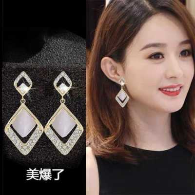 圆脸适合什么耳环,圆脸适合什么耳环好看