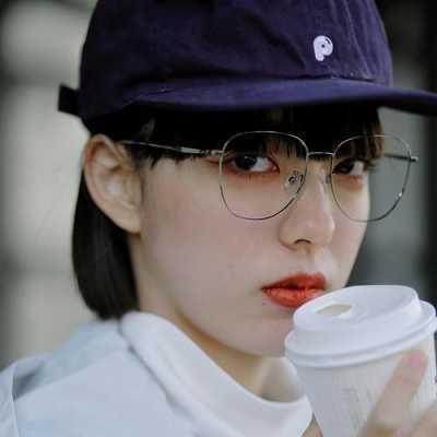 鹅蛋脸戴什么眼镜好看（鹅蛋脸适合什么眼镜框）